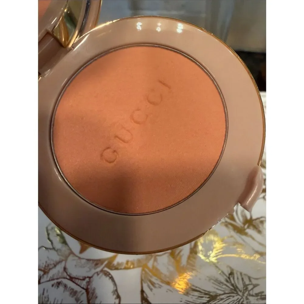 Gucci Blush Luminous Matte Blush Tender apricot 2